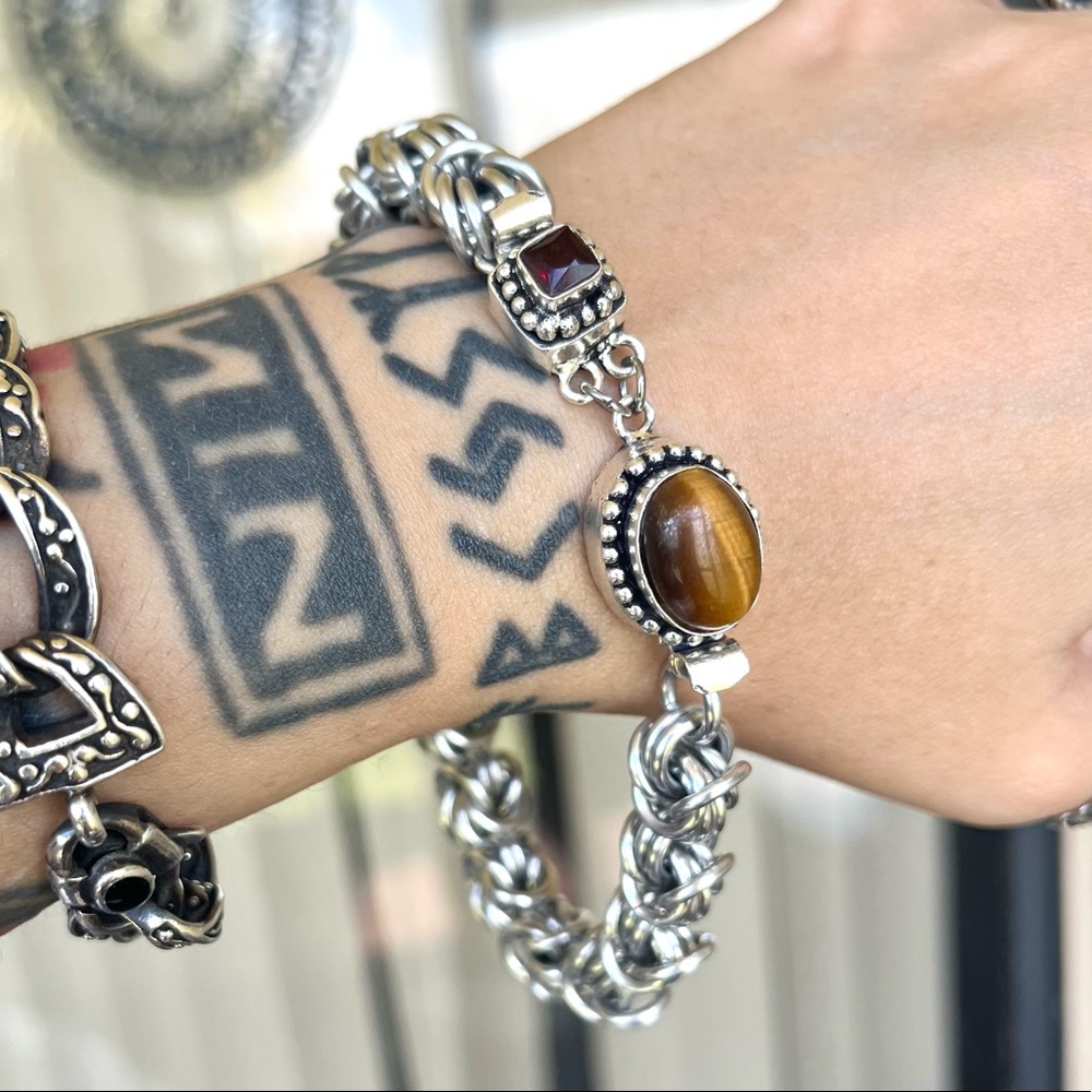 Handmade bizantine link chain bracelet with red garnet & tiger eye men bracelet - Picture 6 of 16